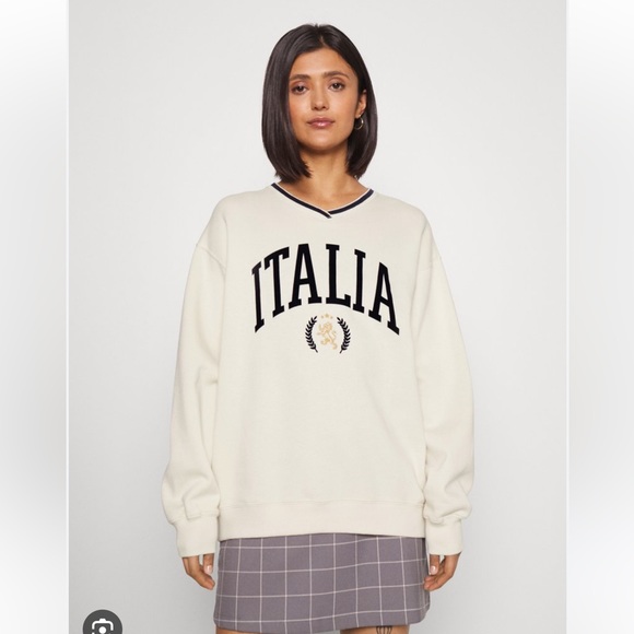 Hollister Crewneck - Picture 2 of 6